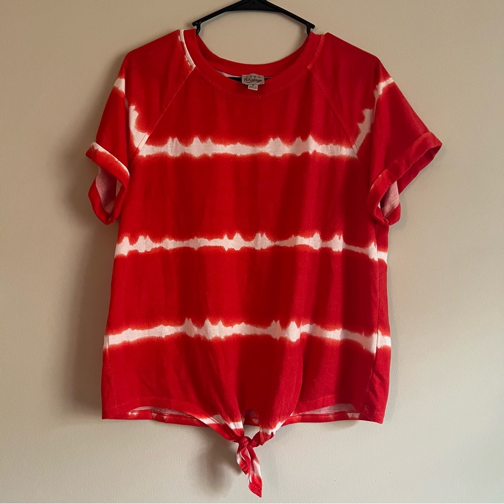 Como Vintage. Medium. Red and White Top